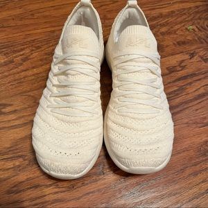 APL Techloom Wave Sneakers Cream Color Size 8 Worn Once No Box